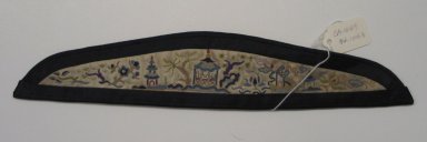 <em>Hair Ornament</em>. Embroidered silk, 2 3/8 x 13 in. (6 x 33 cm). Brooklyn Museum, Brooklyn Museum Collection, 34.1033. Creative Commons-BY (Photo: Brooklyn Museum, CUR.34.1033_front.jpg)