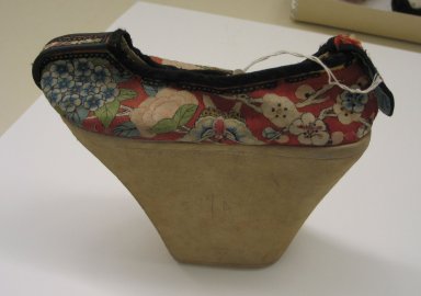  <em>Pair of Manchu Woman's Shoes</em>, 19th century. Wood, cotton, silk embroidered, 7 7/8 x 8 1/4 in. (20 x 21 cm). Brooklyn Museum, Brooklyn Museum Collection, 34.1062a-b. Creative Commons-BY (Photo: Brooklyn Museum, CUR.34.1062a_side1.jpg)