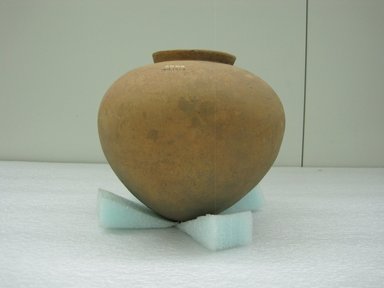  <em>Jar</em>, 1000–1550. Ceramic, 8 x 9 x 9 in. (20.3 x 22.9 x 22.9 cm). Brooklyn Museum, Alfred W. Jenkins Fund, 34.1913. Creative Commons-BY (Photo: Brooklyn Museum, CUR.34.1913.jpg)