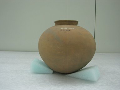  <em>Jar</em>, 1000–1550. Ceramic, 6 1/2 x 7 1/4 x 7 1/4 in. (16.5 x 18.4 x 18.4 cm). Brooklyn Museum, Alfred W. Jenkins Fund, 34.1914. Creative Commons-BY (Photo: Brooklyn Museum, CUR.34.1914.jpg)