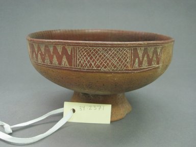  <em>Footed Bowl</em>, 300-800. Ceramic, pigment, 4 3/8 x 8 11/16 x 8 9/16 in. (11.1 x 22.1 x 21.7 cm). Brooklyn Museum, Alfred W. Jenkins Fund, 34.2371. Creative Commons-BY (Photo: Brooklyn Museum, CUR.34.2371_view1.jpg)