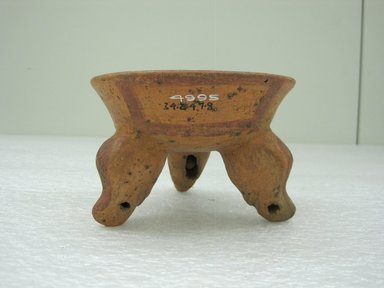  <em>Tripod Bowl</em>, 800-1500. Ceramic, pigment, 3 x 4 11/16 x 4 11/16 in. (7.6 x 11.9 x 11.9 cm). Brooklyn Museum, Alfred W. Jenkins Fund, 34.2478. Creative Commons-BY (Photo: Brooklyn Museum, CUR.34.2478_view1.jpg)