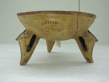  <em>Tripod Bowl</em>, 800-1500?. Ceramic, pigment, 5 3/4 x 9 5/8 x 9 7/16 in. (14.6 x 24.4 x 24 cm). Brooklyn Museum, Alfred W. Jenkins Fund, 34.2481. Creative Commons-BY (Photo: Brooklyn Museum, CUR.34.2481_view1.jpg)
