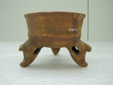  <em>Tripod Bowl</em>, 800-1500. Ceramic, pigment, 4 x 5 5/16 x 5 1/2 in. (10.2 x 13.5 x 14 cm). Brooklyn Museum, Alfred W. Jenkins Fund, 34.2486. Creative Commons-BY (Photo: Brooklyn Museum, CUR.34.2486.jpg)
