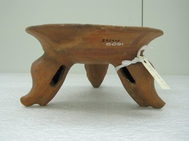  <em>Tripod Bowl</em>, 800-1500. Ceramic, pigment, 4 3/4 x 9 1/16 x 9 1/16 in. (12 x 23 x 23 cm). Brooklyn Museum, Alfred W. Jenkins Fund, 34.2495. Creative Commons-BY (Photo: Brooklyn Museum, CUR.34.2495_view1.jpg)