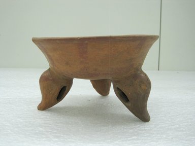  <em>Tripod Bowl</em>, 800-1500. Ceramic, pigment, 4 x 6 5/16 x 6 5/16 in. (10.2 x 16 x 16 cm). Brooklyn Museum, Alfred W. Jenkins Fund, 34.2498. Creative Commons-BY (Photo: Brooklyn Museum, CUR.34.2498_view1.jpg)