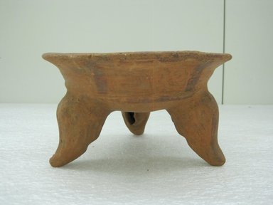  <em>Tripod Bowl</em>, 800-1500. Ceramic, pigment, 4 1/4 x 7 1/2 x 7 7/16 in. (10.8 x 19.1 x 18.9 cm). Brooklyn Museum, Alfred W. Jenkins Fund, 34.2503. Creative Commons-BY (Photo: Brooklyn Museum, CUR.34.2503_view1.jpg)