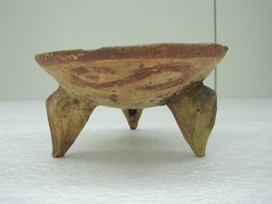 <em>Tripod Bowl</em>, 800-1500. Ceramic, pigment, 3 5/8 x 6 13/16 x 6 3/4 in. (9.2 x 17.3 x 17.1 cm). Brooklyn Museum, Alfred W. Jenkins Fund, 34.2837. Creative Commons-BY (Photo: Brooklyn Museum, CUR.34.2837_view1.jpg)