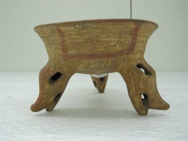  <em>Tripod Bowl</em>, 800-1500. Ceramic, pigment, 4 1/2 x 7 3/16 x 7 3/8 in. (11.4 x 18.3 x 18.7 cm). Brooklyn Museum, Alfred W. Jenkins Fund, 34.2839. Creative Commons-BY (Photo: Brooklyn Museum, CUR.34.2839_view1.jpg)