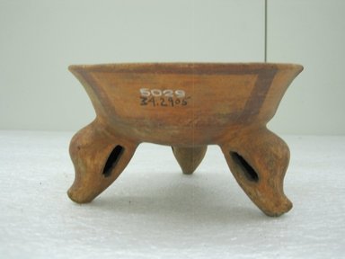  <em>Tripod Bowl</em>, 800–1500. Ceramic, pigment, 3 3/4 x 6 1/4 x 6 3/16 in. (9.5 x 15.9 x 15.7 cm). Brooklyn Museum, Alfred W. Jenkins Fund, 34.2905. Creative Commons-BY (Photo: Brooklyn Museum, CUR.34.2905_view1.jpg)
