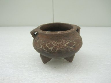  <em>Tripod Bowl</em>, 700-1000. Ceramic, pigment, 2 1/2 x 3 1/2 x 3 3/4 in. (6.4 x 8.9 x 9.5 cm). Brooklyn Museum, Alfred W. Jenkins Fund, 34.2930. Creative Commons-BY (Photo: Brooklyn Museum, CUR.34.2930_view1.jpg)