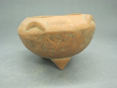  <em>Tripod Bowl</em>, 500-1000. Ceramic, 3 1/2 x 4 7/8 x 4 5/8 in. (8.9 x 12.4 x 11.7 cm). Brooklyn Museum, Alfred W. Jenkins Fund, 34.2935. Creative Commons-BY (Photo: Brooklyn Museum, CUR.34.2935.jpg)
