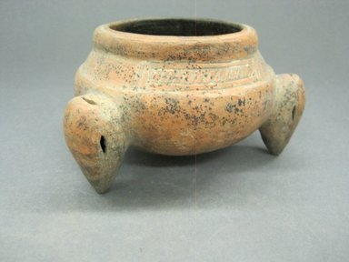  <em>Tripod Bowl</em>. Ceramic, 3 1/8 x 4 1/2 x 4 1/2 in. (7.9 x 11.5 x 11.4 cm). Brooklyn Museum, Alfred W. Jenkins Fund, 34.3065. Creative Commons-BY (Photo: Brooklyn Museum, CUR.34.3065.jpg)