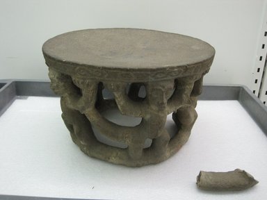  <em>Metate</em>, 1000-1550. Volcanic stone, 11 1/16 x 18 7/16 x 18 in. (28.1 x 46.8 x 45.7 cm). Brooklyn Museum, Alfred W. Jenkins Fund, 34.5096. Creative Commons-BY (Photo: Brooklyn Museum, CUR.34.5096_view1.jpg)