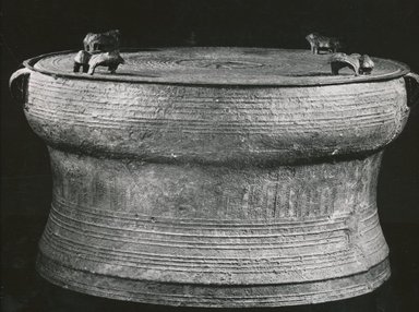  <em>Drum</em>. Bronze, Height with frog: 16 1/2 in. (41.9 cm). Brooklyn Museum, Brooklyn Museum Collection, 34.5992. Creative Commons-BY (Photo: Brooklyn Museum, CUR.34.5992_front_bw.jpg)