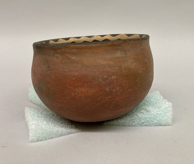  <em>Bowl with Plumed Serpent Design</em>. Ceramic, pigment, 3 5/8 × 5 1/2 × 5 1/2 in. (9.2 × 14 × 14 cm). Brooklyn Museum, Brooklyn Museum Collection, 34.599. Creative Commons-BY (Photo: Brooklyn Museum, CUR.34.599_view01.jpg)