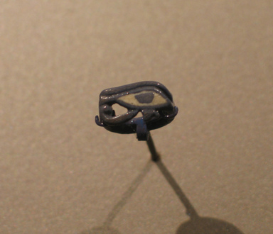  <em>Wadjet-eye Ring</em>, ca. 1352-1336 B.C.E. Faience, 3/8 x Diam. 9/16 in. (0.9 x 1.5 cm). Brooklyn Museum, Gift of the Egypt Exploration Society, 34.6050. Creative Commons-BY (Photo: Brooklyn Museum, CUR.34.6050_erg456.jpg)
