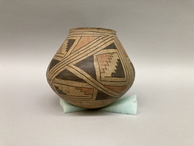 Pueblo (unidentified). <em>Globular Jar</em>, 17th century. Clay, slip, 8 1/2 × 9 1/2 × 9 1/2 in. (21.6 × 24.1 × 24.1 cm). Brooklyn Museum, Brooklyn Museum Collection, 34.626. Creative Commons-BY (Photo: Brooklyn Museum, CUR.34.626.jpg)