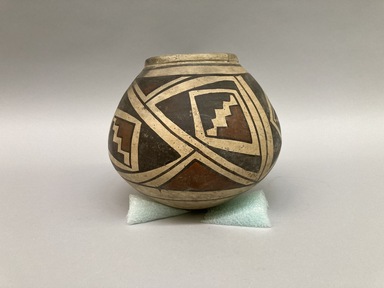 Pueblo (unidentified). <em>Jar</em>, 17th century. Clay, slip, 7 × 8 1/2 × 8 1/2 in. (17.8 × 21.6 × 21.6 cm). Brooklyn Museum, Brooklyn Museum Collection, 34.645. Creative Commons-BY (Photo: Brooklyn Museum, CUR.34.645_view01.jpg)