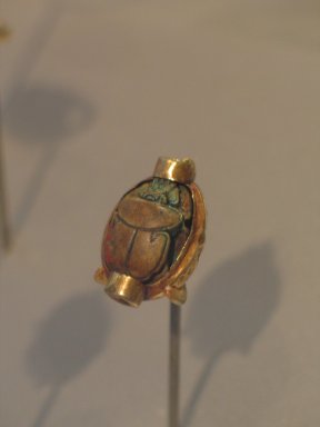  <em>Mounted Scarab of Hatshepsut</em>, ca. 1478–1458 B.C.E. Gold, steatite, glaze, 9/16 × 7/8 in. (1.4 × 2.2 cm). Brooklyn Museum, Gift of Theodora Wilbour from the collection of her father, Charles Edwin Wilbour, 35.1118. Creative Commons-BY (Photo: Brooklyn Museum, CUR.35.1118_erg456.jpg)