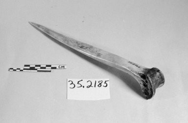  <em>Dagger</em>. Cassowary bone Brooklyn Museum, Gift of Appleton Sturgis, 35.2185. Creative Commons-BY (Photo: Brooklyn Museum, CUR.35.2185_bw.jpg)
