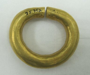  <em>Nose Ring</em>. Gold, 1 3/4 × 2 × 7/16 in. (4.4 × 5.1 × 1.1 cm). Brooklyn Museum, Alfred W. Jenkins Fund, 35.352. Creative Commons-BY (Photo: Brooklyn Museum, CUR.35.352.jpg)