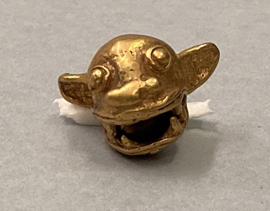  <em>Bell Pendant in Form of Animal Head</em>. Gold, 1 1/8 × 3/4 × 1 in. (2.9 × 1.9 × 2.5 cm). Brooklyn Museum, Alfred W. Jenkins Fund, 35.71. Creative Commons-BY (Photo: Brooklyn Museum, CUR.35.71_overall.jpg)