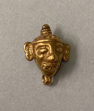  <em>Trophy Head Pendant</em>, ca. 1200 C.E. Gold, 1 1/8 × 7/8 × 7/8 in. (2.9 × 2.2 × 2.2 cm). Brooklyn Museum, Alfred W. Jenkins Fund, 35.75. Creative Commons-BY (Photo: Brooklyn Museum, CUR.35.75_overall.jpg)