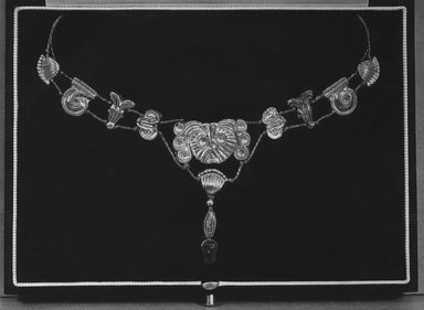 Mycenaean. <em>12 Beaded Necklace and One Pendant</em>, ca. 1480-1370 B.C.E. Gold, carnelian, 35.780a: length 1/2 in. (1.2 cm). Brooklyn Museum, Charles Edwin Wilbour Fund, 35.780. Creative Commons-BY (Photo: Brooklyn Museum, CUR.35.780_print_bw.jpg)