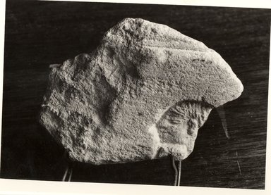  <em>Relief Fragment of a Head of a Man</em>, ca. 1352–1336 B.C.E. Limestone, pigment, 1 5/8 x 2 3/16 in. (4.1 x 5.6 cm). Brooklyn Museum, Gift of the Egypt Exploration Society, 36.963. Creative Commons-BY (Photo: Brooklyn Museum, CUR.36.963_negA_bw.jpg)