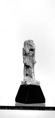  <em>Small Statue of Thoth</em>. Faience, 1 in. (2.6 cm). Brooklyn Museum, Charles Edwin Wilbour Fund, 37.1009E. Creative Commons-BY (Photo: Brooklyn Museum, CUR.37.1009E_NegID_37.1009E_GRPA_cropped_bw.jpg)