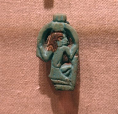  <em>Amulet of the Deity Heh Holding Signs for Millions of Years</em>, ca. 945-718 B.C.E. Faience, 1 9/16 x 7/8 x 1/4 in. (3.9 x 2.2 x 0.6 cm). Brooklyn Museum, Charles Edwin Wilbour Fund, 37.1169E. Creative Commons-BY (Photo: Brooklyn Museum, CUR.37.1169E_wwgA-3.jpg)