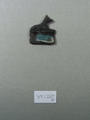  <em>Inlay Representing a Recumbent Jackal or Shrine</em>, 525–30 B.C.E. Glass, 1 1/16 x 1/8 x 1 1/4 in. (2.7 x 0.3 x 3.2 cm). Brooklyn Museum, Charles Edwin Wilbour Fund, 37.1239E. Creative Commons-BY (Photo: Brooklyn Museum, CUR.37.1239E_view1.jpg)