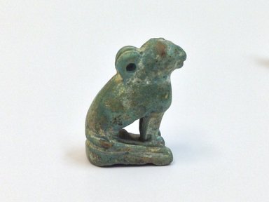  <em>Squatting Cat Amulet</em>, 664–343 B.C.E. Faience, 15/16 x 7/16 x 11/16 in. (2.4 x 1.1 x 1.7 cm). Brooklyn Museum, Charles Edwin Wilbour Fund, 37.1284E. Creative Commons-BY (Photo: Brooklyn Museum, CUR.37.1284E_view2.jpg)