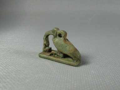  <em>Human Before an Ibis Amulet</em>, 664-525 B.C.E., or later. Faience, 3/4 x 1/2 x 1 1/8 in. (1.9 x 1.3 x 2.8 cm). Brooklyn Museum, Charles Edwin Wilbour Fund, 37.1328E. Creative Commons-BY (Photo: Brooklyn Museum, CUR.37.1328E_view3.jpg)