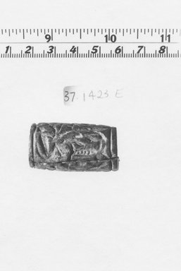  <em>Portion of a Cylinder Seal</em>, ca. 3100-2675 B.C.E. Wood, 1 9/16 x 13/16 in. (3.9 x 2 cm). Brooklyn Museum, Charles Edwin Wilbour Fund, 37.1423E. Creative Commons-BY (Photo: Brooklyn Museum, CUR.37.1423E_NegA_print_bw.jpg)