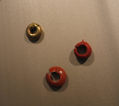  <em>Hoop</em>, ca. 1479–1400 B.C.E. Jasper, 7/16 x Diam. 3/4 in. (1.1 x 1.9 cm). Brooklyn Museum, Charles Edwin Wilbour Fund, 37.1955E. Creative Commons-BY (Photo: , CUR.37.1955E_37.744E_37.314E_erg456.jpg)