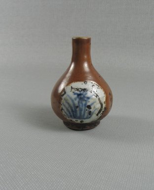  <em>Snuff Bottle</em>, 19th century C.E. Porcelain (probably), 2 3/8 x 1 5/8 in. (6 x 4.2 cm). Brooklyn Museum, Charles Edwin Wilbour Fund, 37.2012E. Creative Commons-BY (Photo: Brooklyn Museum, CUR.37.2012E_side1.jpg)