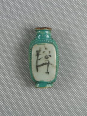  <em>Snuff Bottle</em>, 19th century C.E. Porcelain (probably), 1 15/16 x 1 x 9/16 in. (4.9 x 2.5 x 1.5 cm). Brooklyn Museum, Charles Edwin Wilbour Fund, 37.2017E. Creative Commons-BY (Photo: Brooklyn Museum, CUR.37.2017E_side1.jpg)