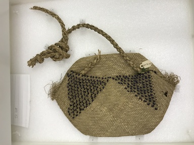 Kanak. <em>Basket</em>. Fiber, beads, 10 1/4 × 11 13/16 in. (26 × 30 cm). Brooklyn Museum, Gift of Frederick Sclottmann, 37.208. Creative Commons-BY (Photo: , CUR.37.208.jpg)