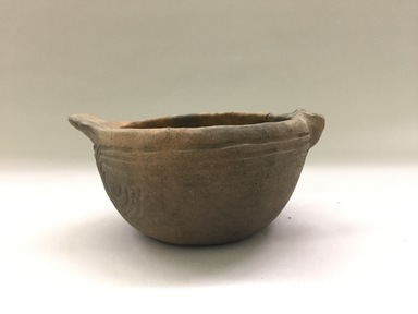 Mound Builder. <em>Bowl</em>. Ceramic, 3 9/16 × 7 1/2 × 6 in. (9 × 19.1 × 15.2 cm). Brooklyn Museum, Frank Sherman Benson Fund and the Henry L. Batterman Fund, 37.2805PA. Creative Commons-BY (Photo: , CUR.37.2805PA_view01.jpg)