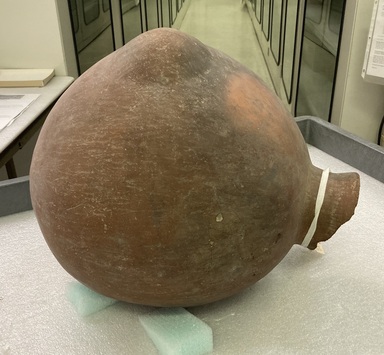  <em>Large Eccentric Jar</em>. Reddish pottery Brooklyn Museum, Frank Sherman Benson Fund and the Henry L. Batterman Fund, 37.2869PA. Creative Commons-BY (Photo: Brooklyn Museum, CUR.37.2869PA_view01.jpg)