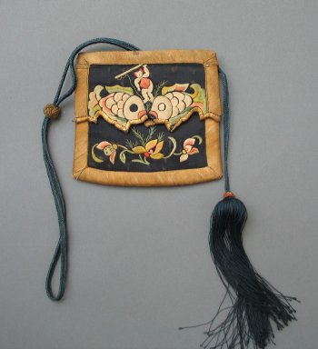  <em>Pouch</em>, late 19th–early 20th century. silk, embroidery, 4 1/8 x 4 5/16 in. (10.5 x 11 cm). Brooklyn Museum, Frank L. Babbott Fund, 37.371.331. Creative Commons-BY (Photo: Brooklyn Museum, CUR.37.371.331.jpg)