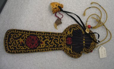  <em>Tobacco Pipe Case</em>. Silk, beads, ivory, bone, pouch: 4 5/16 x 11 in. (11 x 28 cm). Brooklyn Museum, Frank L. Babbott Fund, 37.371.96.2. Creative Commons-BY (Photo: Brooklyn Museum, CUR.37.371.96.2.jpg)