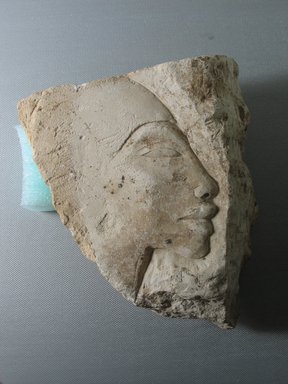  <em>Trial Piece Depicting a Head of a Man</em>, ca. 1352–1336 B.C.E. Limestone, 5 1/2 x 5 1/16 in. (14 x 12.8 cm). Brooklyn Museum, Gift of the Egypt Exploration Society, 37.404. Creative Commons-BY (Photo: Brooklyn Museum, CUR.37.404_view01.jpg)