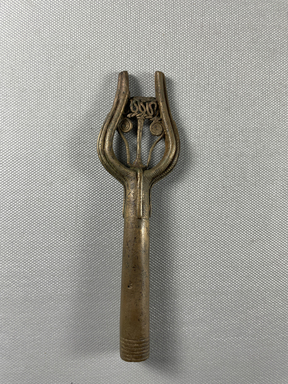  <em>Top of Staff in the Form of Hathor</em>, 664-343 B.C.E. Bronze (copper-silver alloy?), 1 11/16 x 9/16 x 5 11/16 in. (4.3 x 1.5 x 14.4 cm). Brooklyn Museum, Charles Edwin Wilbour Fund, 37.579E. Creative Commons-BY (Photo: Brooklyn Museum, CUR.37.579E_view01.jpg)