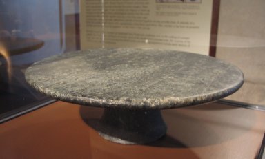  <em>Offering Table</em>, ca. 2800–2675 B.C.E. Anorthosite gneiss, 4 13/16 x greatest diam. 14 9/16 in. (12.2 x 37 cm). Brooklyn Museum, Charles Edwin Wilbour Fund, 37.58E. Creative Commons-BY (Photo: Brooklyn Museum, CUR.37.58E_erg3.jpg)