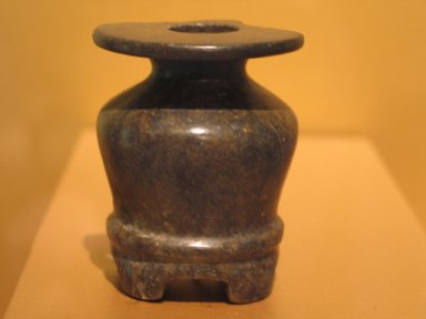  <em>Kohl Pot</em>, ca. 1938-1700 B.C.E. Serpentine, 2 3/4 x diam. of rim 2 1/4 in. (7 x 5.7 cm). Brooklyn Museum, Charles Edwin Wilbour Fund, 37.651E. Creative Commons-BY (Photo: Brooklyn Museum, CUR.37.651E_erg2.jpg)