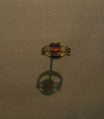  <em>Ring with Inlays</em>, ca. 1479-1292 B.C.E. Electrum, glass, 1 3/8 x 13/16 x 1/2 in. (3.6 x 2 x 1.3 cm). Brooklyn Museum, Charles Edwin Wilbour Fund, 37.719E. Creative Commons-BY (Photo: Brooklyn Museum, CUR.37.719E_erg456.jpg)