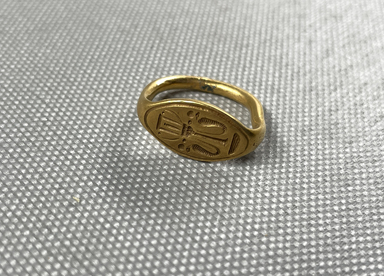  <em>Signet Ring</em>, ca. 1352-1292 B.C.E. Gold, 1/16 × greatest width 11/16 in. (0.2 × 1.7 cm). Brooklyn Museum, Charles Edwin Wilbour Fund, 37.729E. Creative Commons-BY (Photo: Brooklyn Museum, CUR.37.729E_overall.JPG)